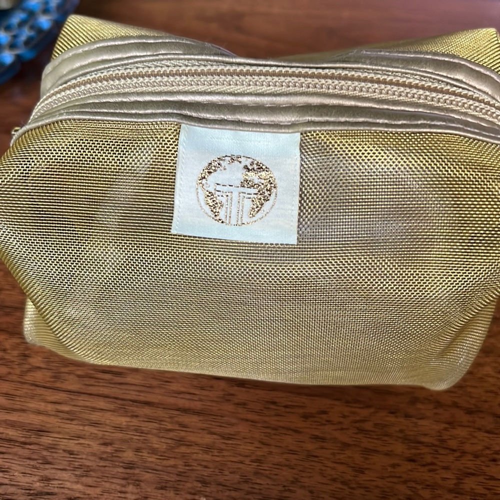 Gold mesh cosmetic Poof